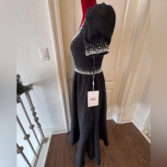 🦄 Mac Duggal Sz 2 Elegant Black Dress with Pearl Accents SAMPLE - Picture 9 of 12